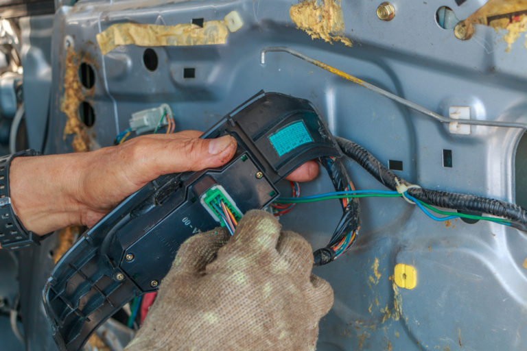 vehicle entry button circuitry continuous service: 24/7 car and door unlocking services in kissimmee, fl
